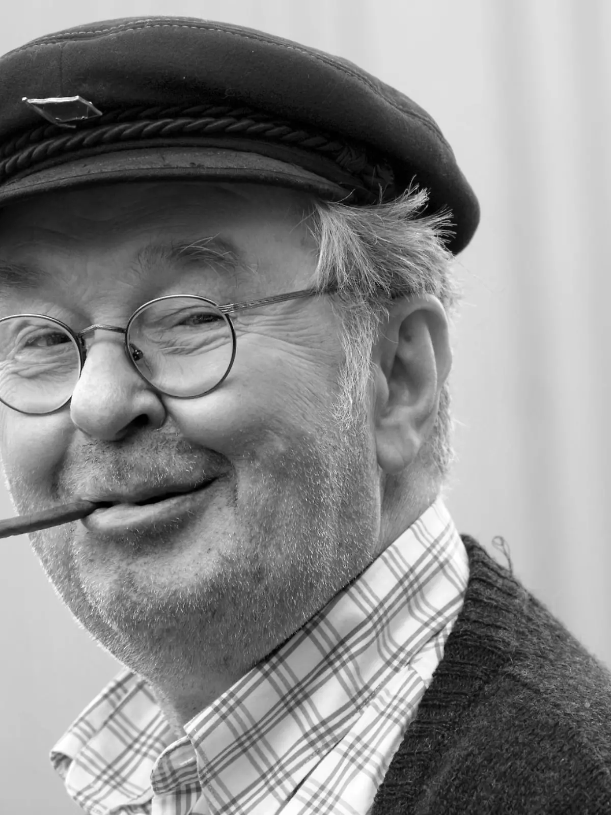 Bild zu: "Millionen kannten seine Stimme aus dem TV – Ernst Hilbich (†93) ist tot! "