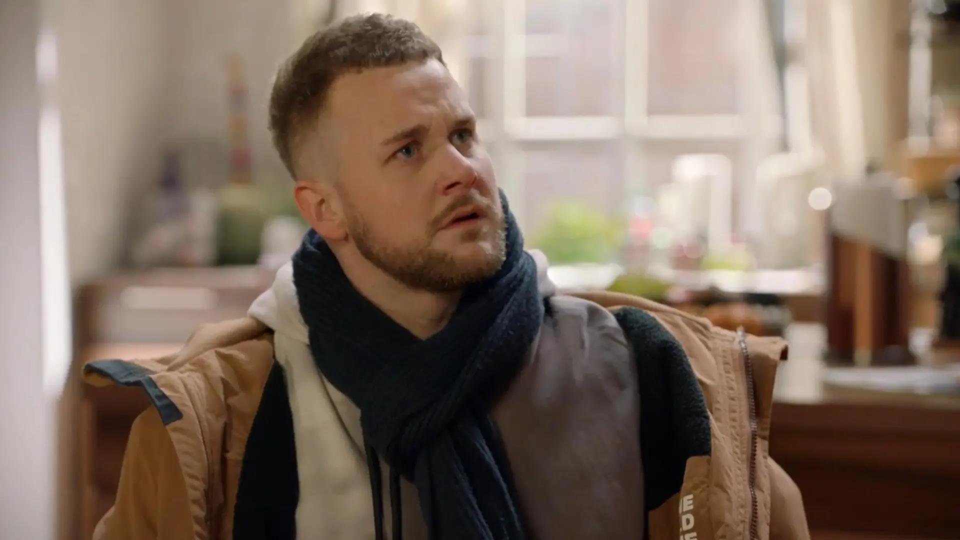 Jonas kann nicht glauben, dass Flo weg ist. 