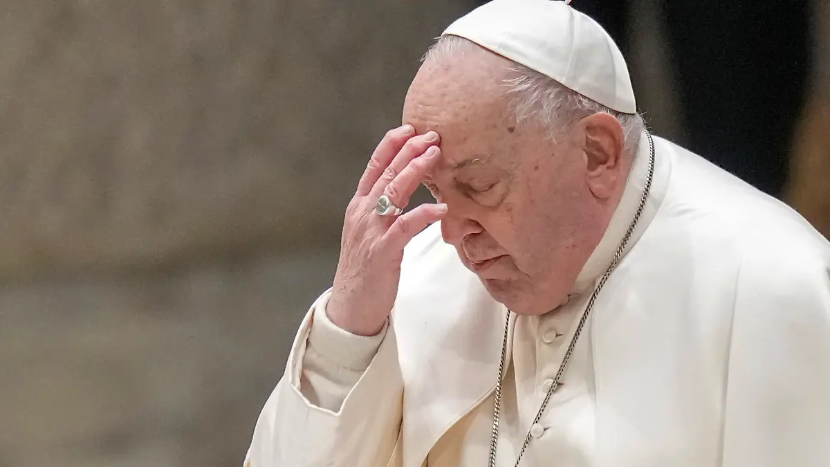ARCHIV - 01.02.2025, Vatikan, Vatikanstadt: Papst Franziskus hält eine Jubiläumsaudienz in der Halle Papst Paul VI. im Vatikan.