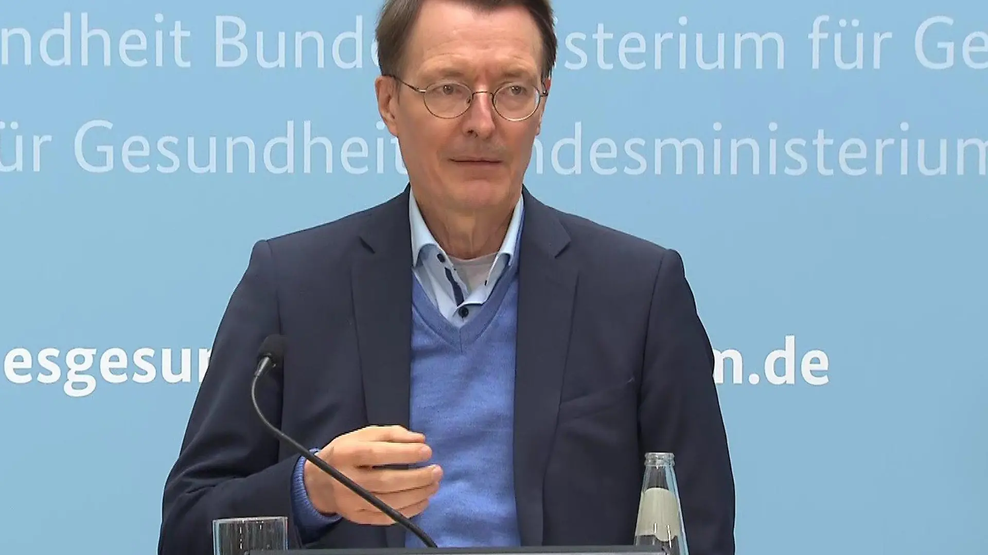 Karl Lauterbach bei seinem Statement zur Isolationspflicht