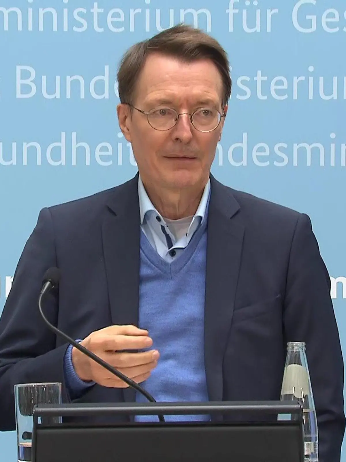 Karl Lauterbach bei seinem Statement zur Isolationspflicht