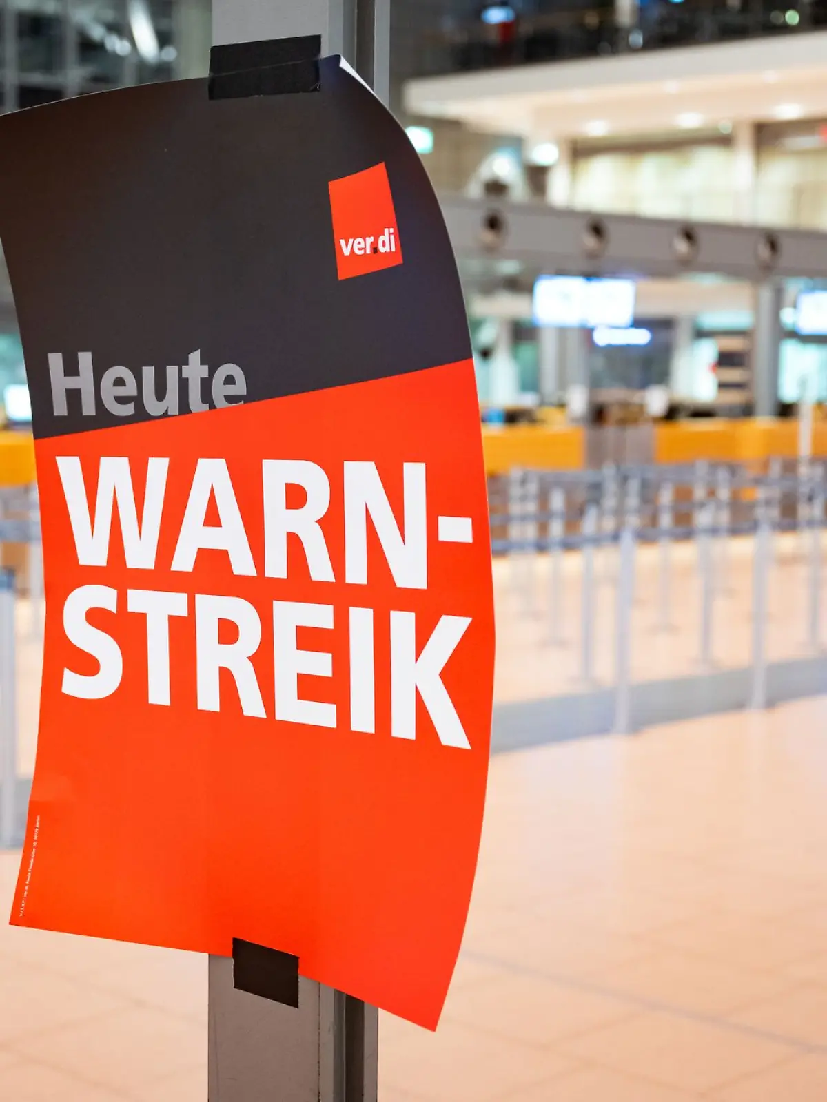 Bild zu: "Verdi ruft zum Warnstreiks an elf deutschen Flughäfen auf"