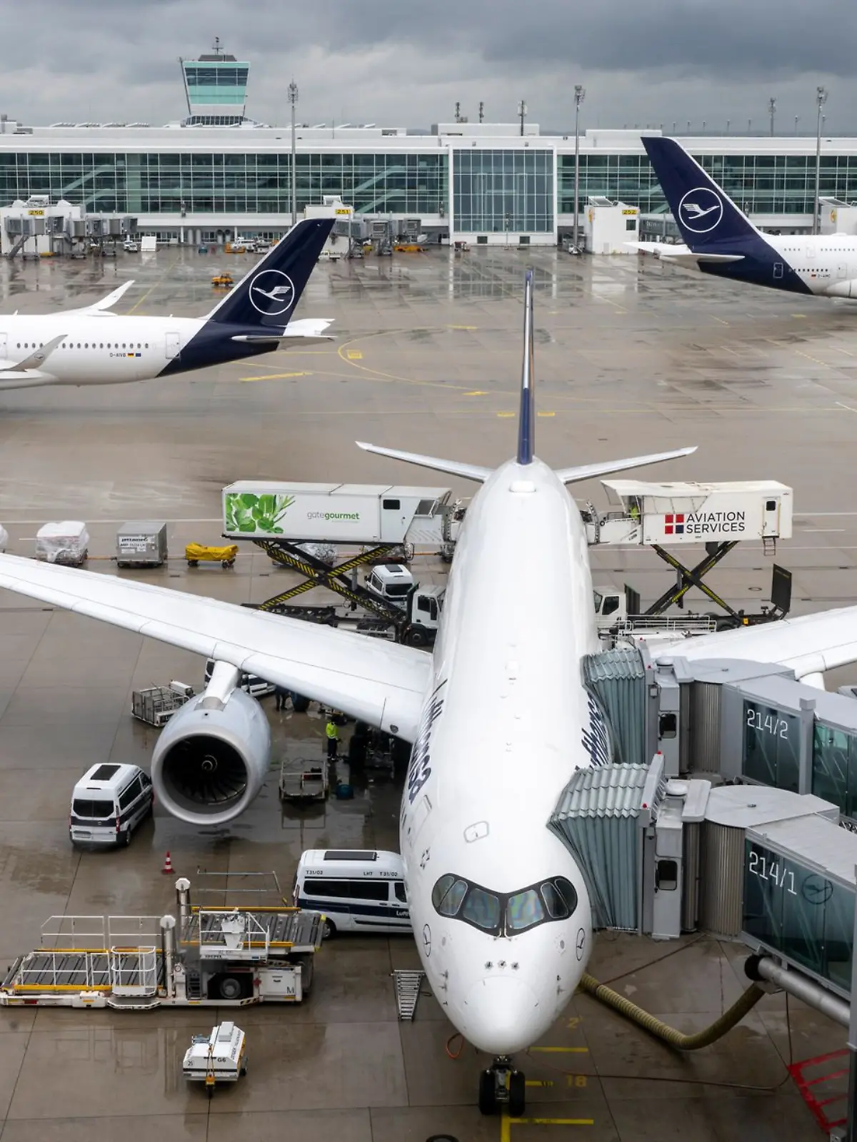 Bild zu: "Großer deutscher Flughafen streicht fast alle Flüge! "