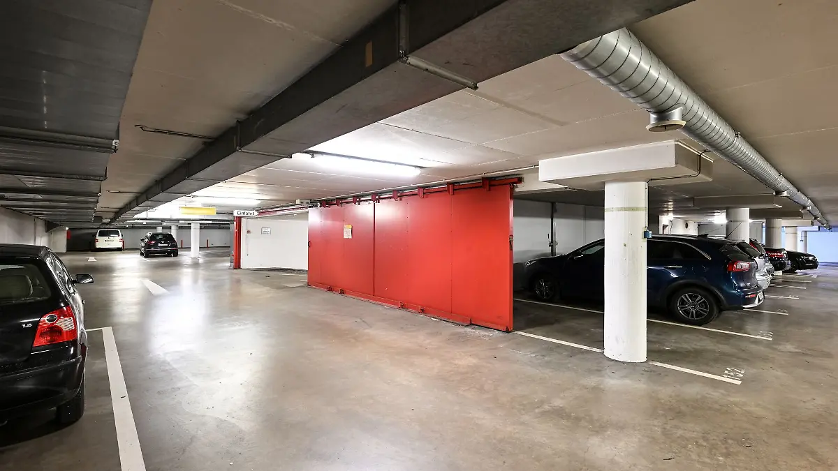 In einer Tiefgarage soll es in Ulm zu einem lebensgefährlichen Unfall gekommen sein (Symbolbild)