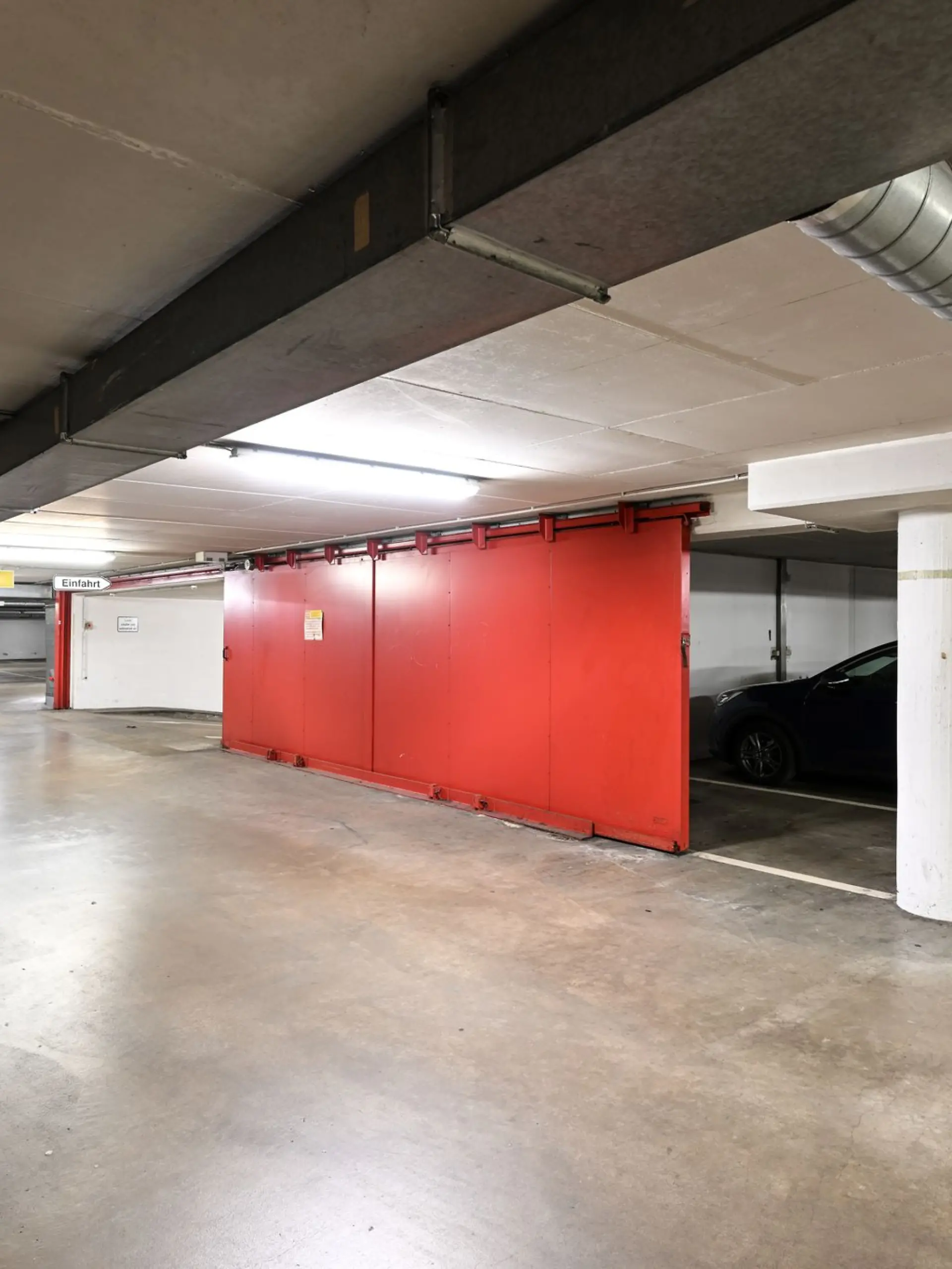 Bild zu: "Autofahrer (83) überfährt in Tiefgarage Ehefrau (78)"