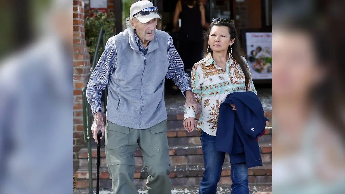 Eines der letzten Fotos zeigt Gene Hackman mit seiner Frau Betsy im Frühjahr 2024. 