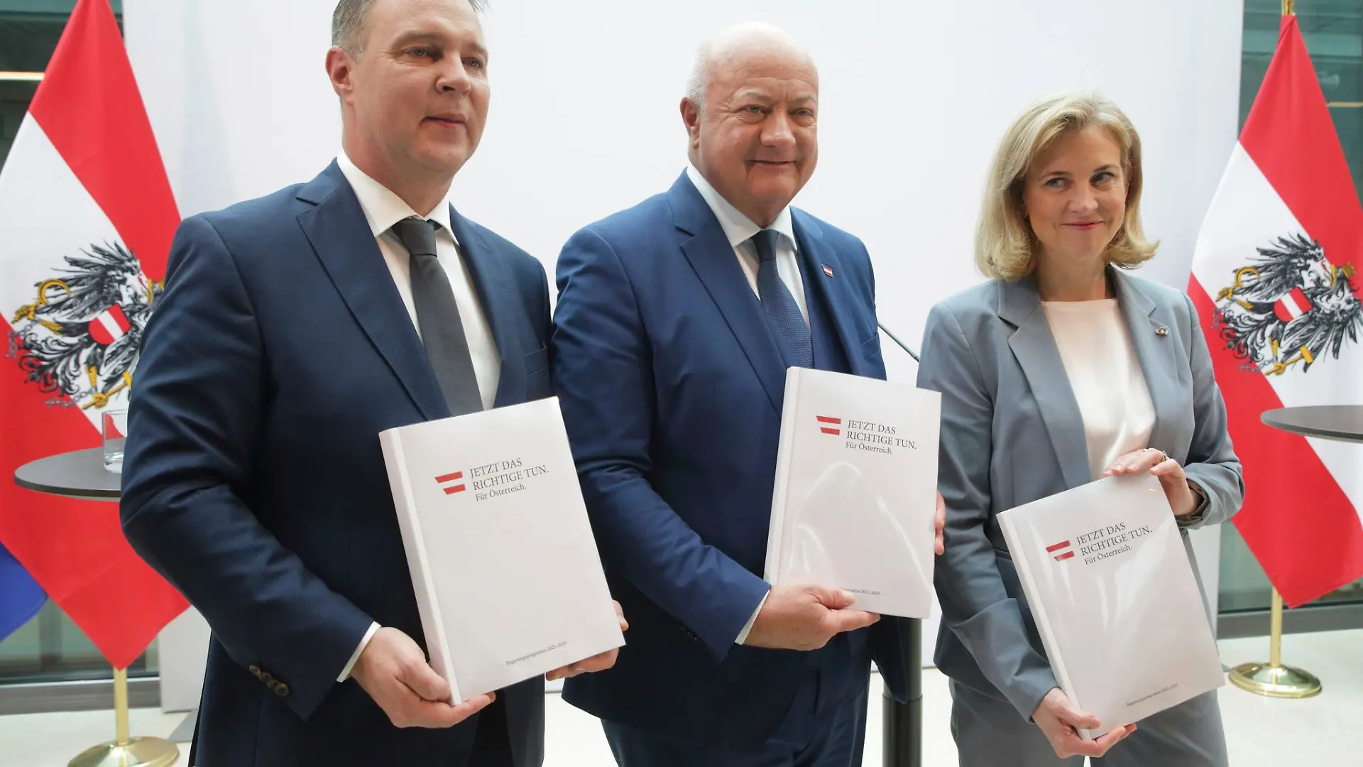 Die neue Dreier-Koalition in Österreich hat ein 200-seitiges Arbeitsprogramm vorgelegt.