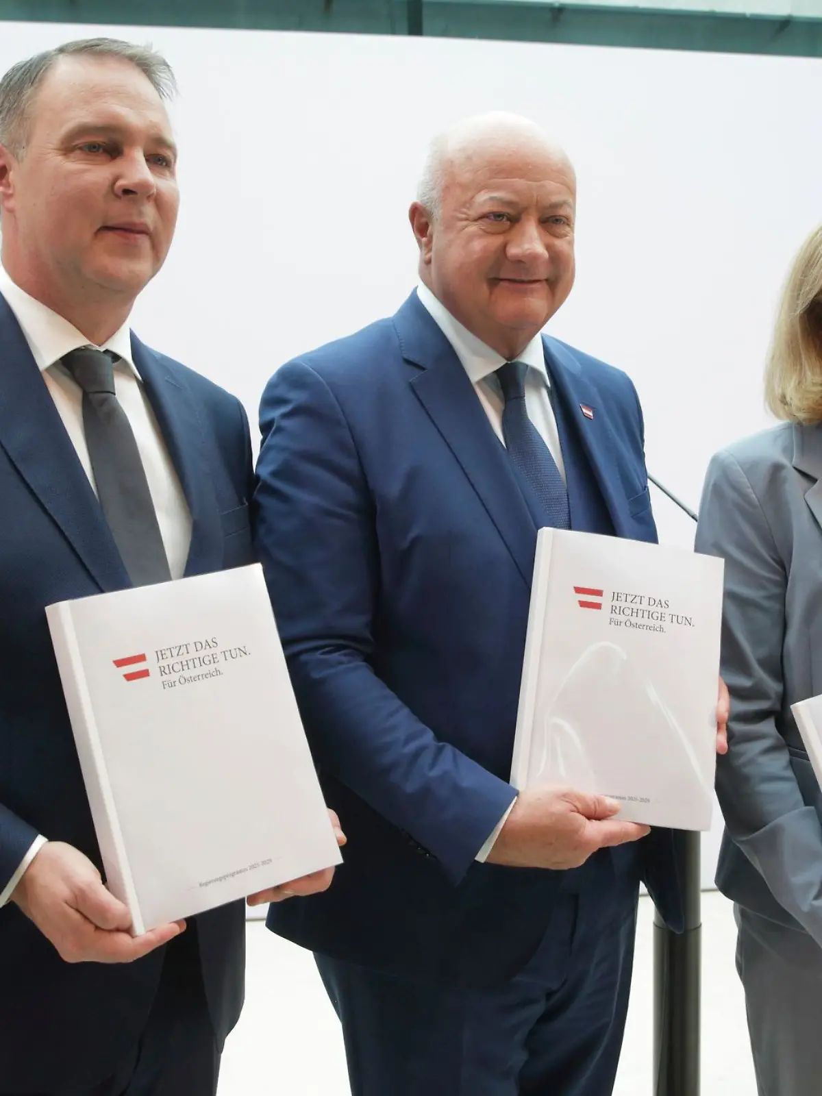 Bild zu: "Österreich: Neue Regierung will Kopftuch-Verbot für Mädchen"