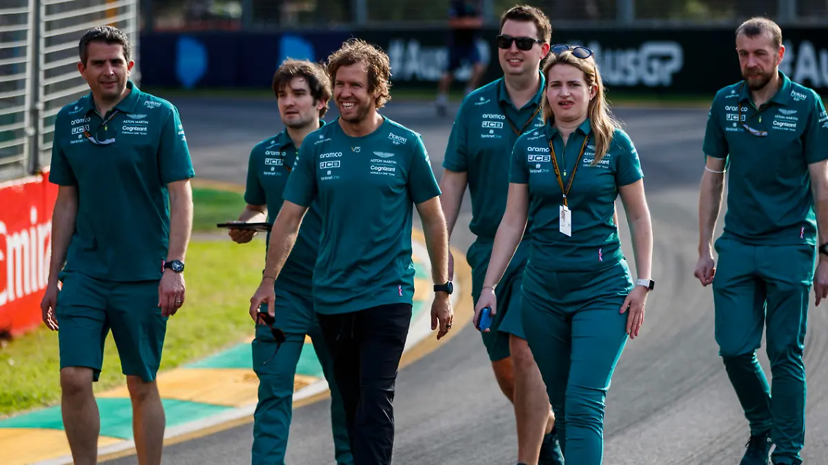 Formula 1 2022: Australian GP MELBOURNE GRAND PRIX CIRCUIT, AUSTRALIA - APRIL 06: Sebastian Vettel, Aston Martin, walks the track during the Australian GP at Melbourne Grand Prix Circuit on Wednesday April 06, 2022 in Melbourne, Australia. Photo by Zak Mauger / LAT Images Images PUBLICATIONxINxGERxSUIxAUTxHUNxONLY GP2203_143253_56I3539