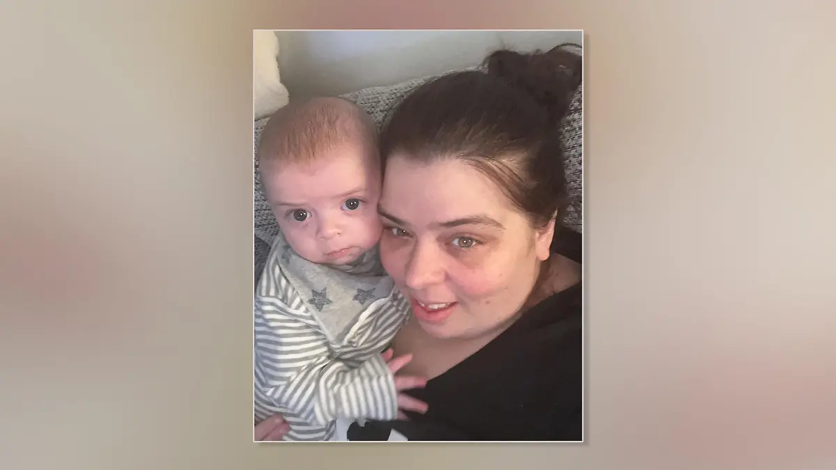 Rachael Fogarty aus Liverpool hat starke Schmerzen. Als sie ins Krankenhaus geht, erfährt sie, dass sie schwanger ist.