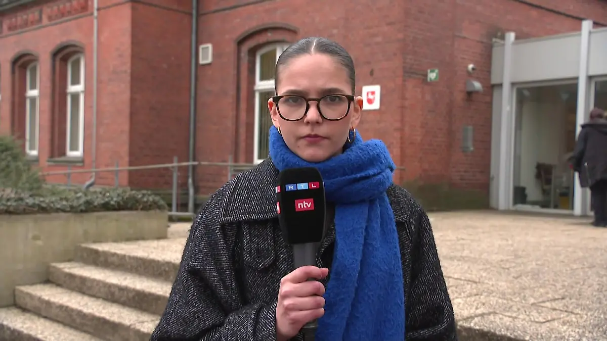 RTL-Reporterin Jule Jänsch ist beim Urteil am Landgericht Verden vor Ort.