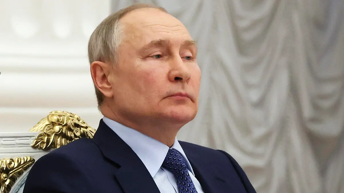26.05.2023, Russland, Moskau: Das von der staatlichen russischen Nachrichtenagentur Sputnik via AP veröffentlichte Bild zeigt Wladimir Putin, Präsident von Russland, während einem Treffen mit Mitgliedern der «Business Russia» im Kreml in Moskau. Ungeachtet der Sanktionen des Westens hat sich Putin bei einem Treffen mit Wirtschaftsvertretern optimistisch zur weiteren Entwicklung des Landes geäußert. Foto: Mikhail Klimentyev/Pool Sputnik Kremlin/AP/dpa +++ dpa-Bildfunk +++
