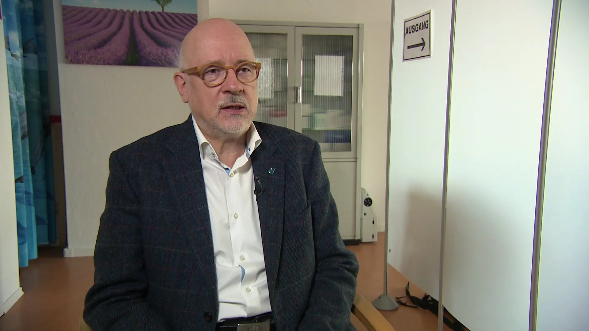 Er ist plötzlich das Gesicht der Hamburger Impfkampagne. Dr. Dirk Heinrich ist von 2020 bis 2021 Leiter des Impfzentrums in der Hansestadt.