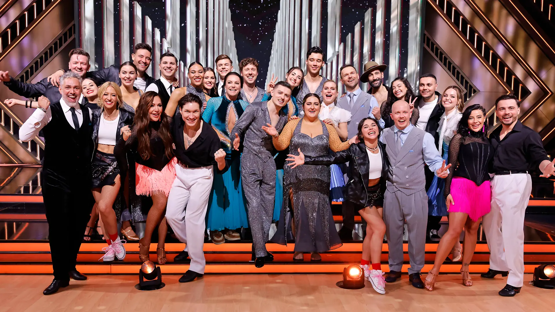 Alle Kandidaten und Profitänzer bei der 18. Staffel der RTL-Tanzshow Lets Dance
