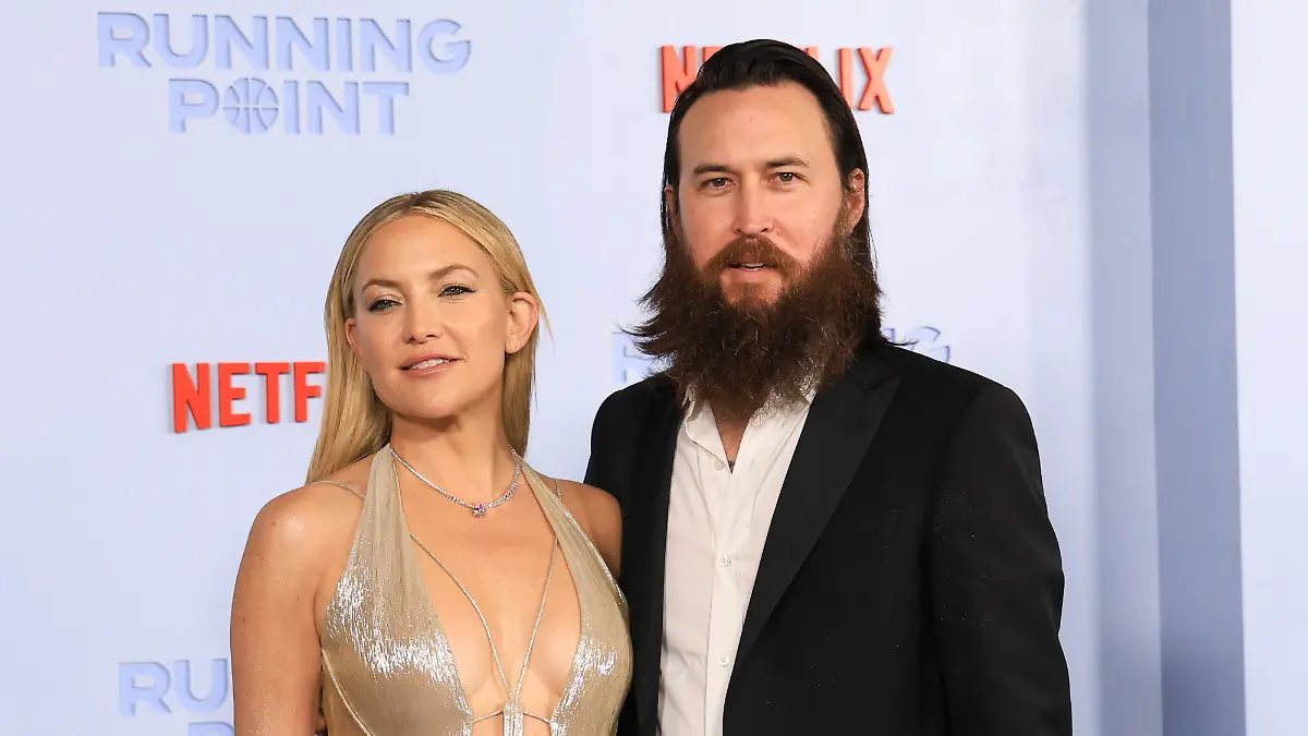 Kate Hudson, Danny Fujikawa at Netflix’s „Running Point” Premiere held at The Egyptian Theatre on February 13, 2025 in Los Angeles, California.
