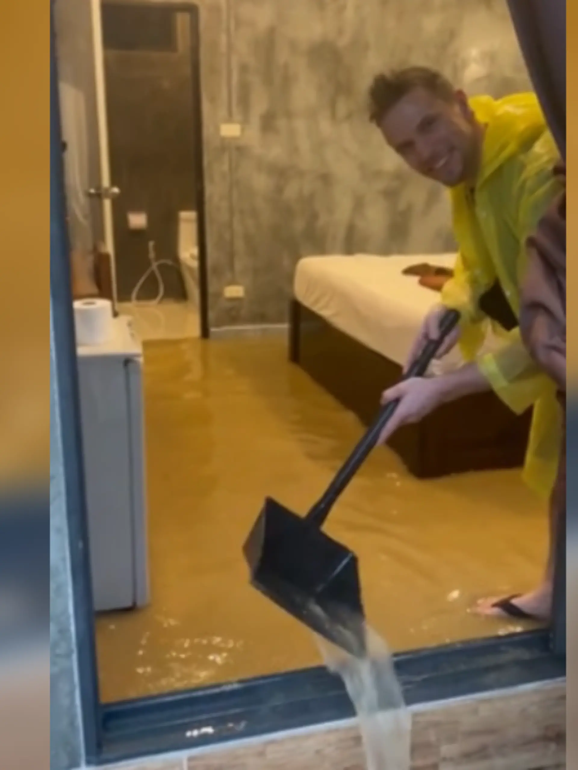 Bild zu: "Sturzflut versaut Traumurlaub! Hotel plötzlich unter Wasser"