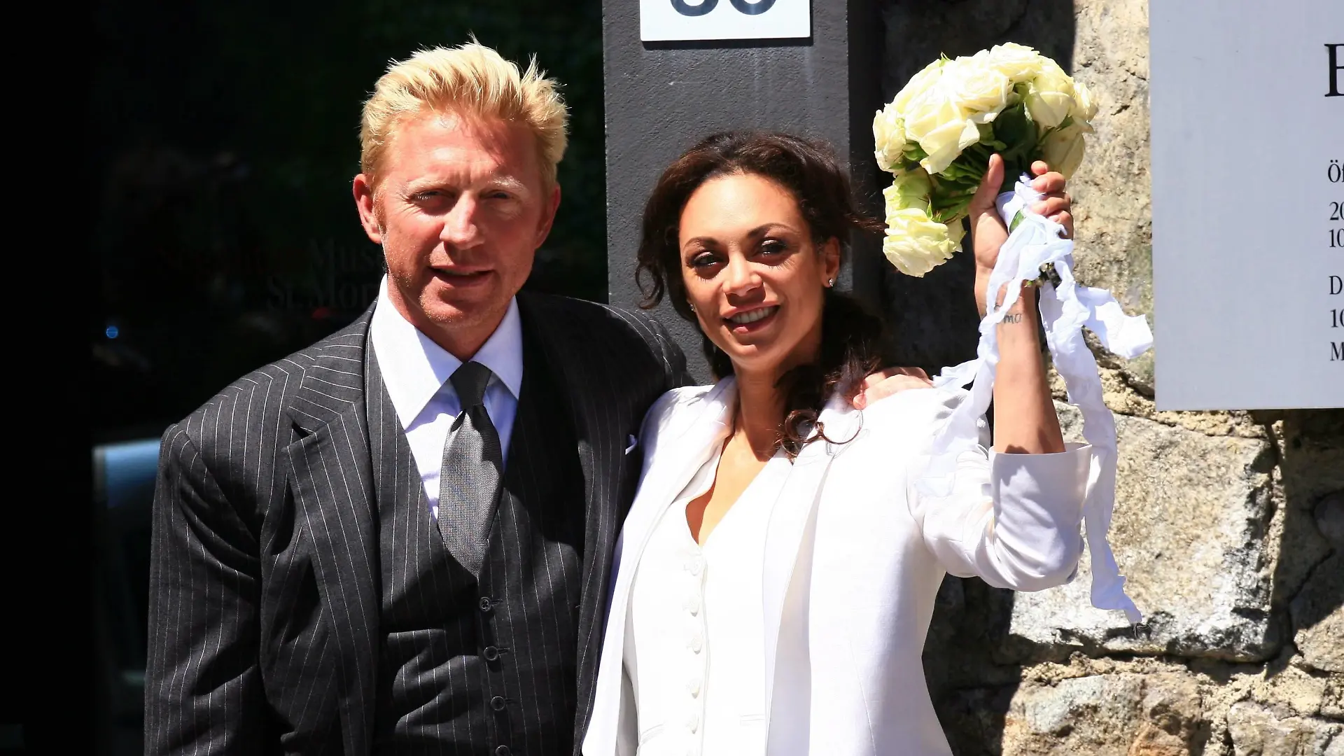 Boris Becker (Deutschland) und seine frische angetraute Lilly  kommen aus dem Standesamt in St. Moritz  