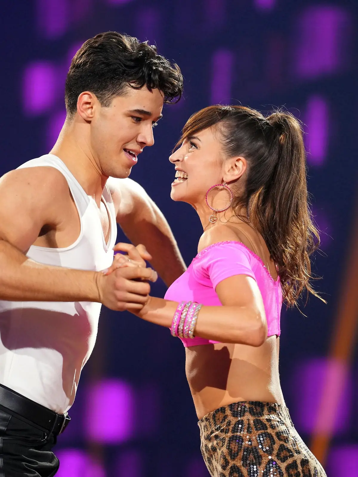 Diego Pooth und Ekaterina Leonova tanzen Cha Cha Cha.