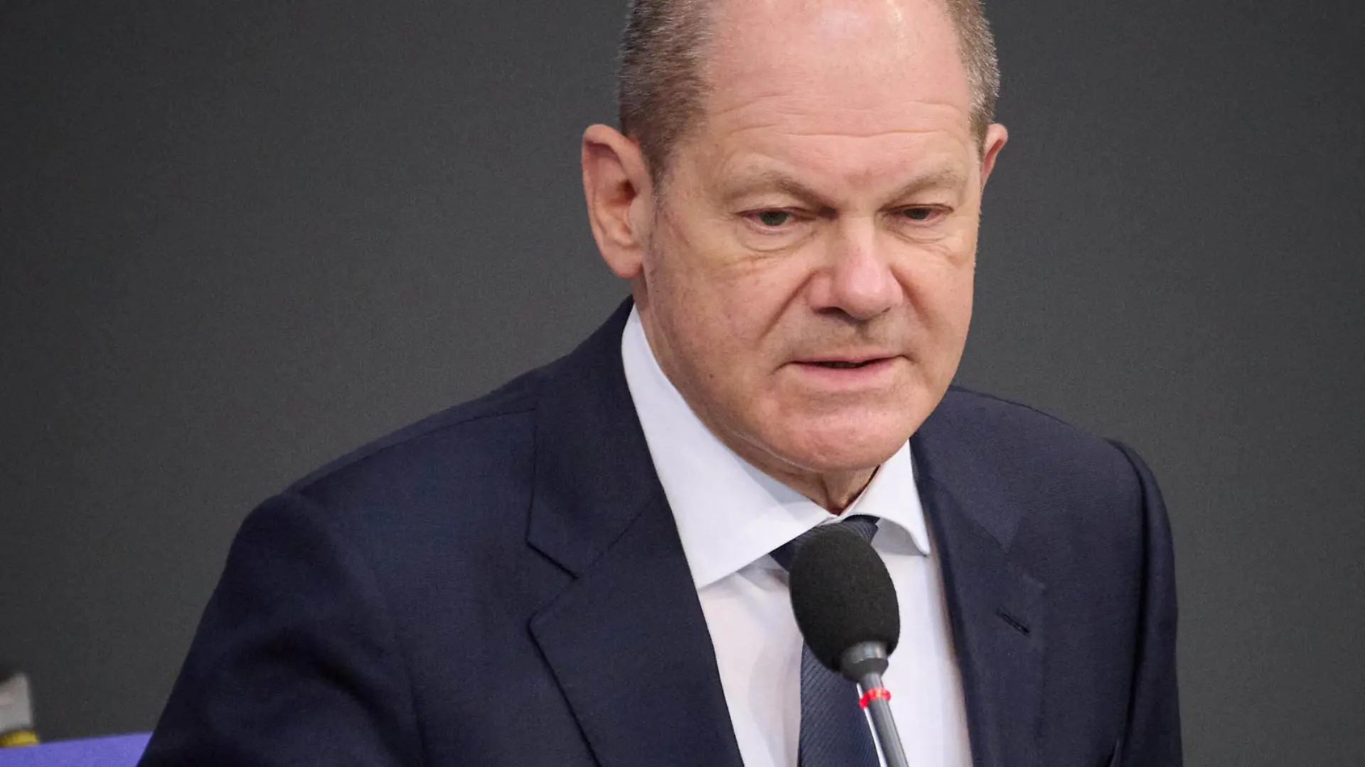  Berlin, Regierungsbefragung von Olaf Scholz im Bundestag Bundeskanzler Olaf Scholz SPD während der Befragung der Bundesregierung im Rahmen der Sitzung des Deutschen Bundestags am 06.04.2022 in Berlin. Berlin Bundestag Berlin Deutschland *** Berlin, government questioning of Olaf Scholz in the Bundestag Chancellor Olaf Scholz SPD during the questioning of the federal government during the session of the German Bundestag on 06 04 2022 in Berlin Berlin Bundestag Berlin Germany