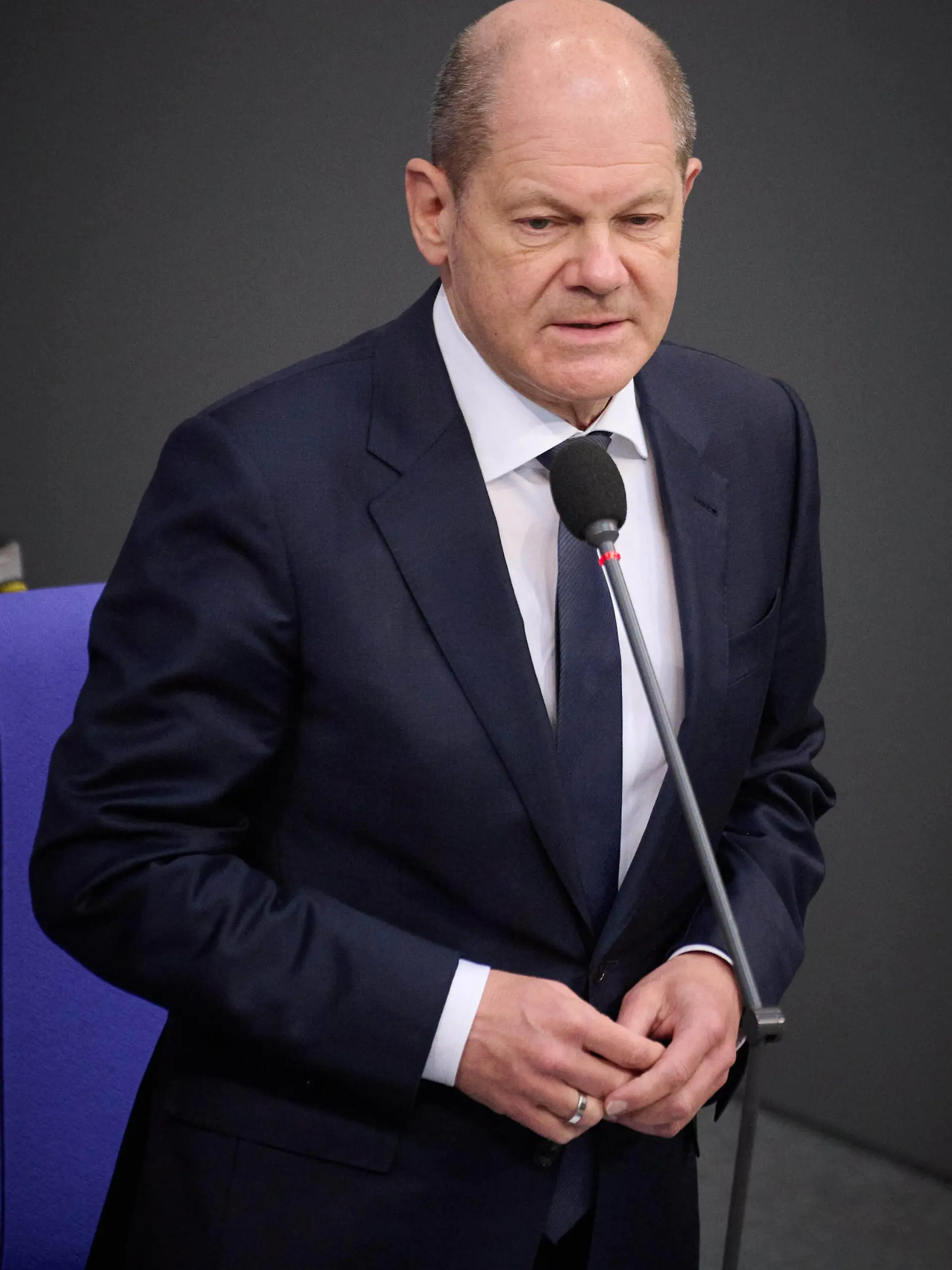  Berlin, Regierungsbefragung von Olaf Scholz im Bundestag Bundeskanzler Olaf Scholz SPD während der Befragung der Bundesregierung im Rahmen der Sitzung des Deutschen Bundestags am 06.04.2022 in Berlin. Berlin Bundestag Berlin Deutschland *** Berlin, government questioning of Olaf Scholz in the Bundestag Chancellor Olaf Scholz SPD during the questioning of the federal government during the session of the German Bundestag on 06 04 2022 in Berlin Berlin Bundestag Berlin Germany