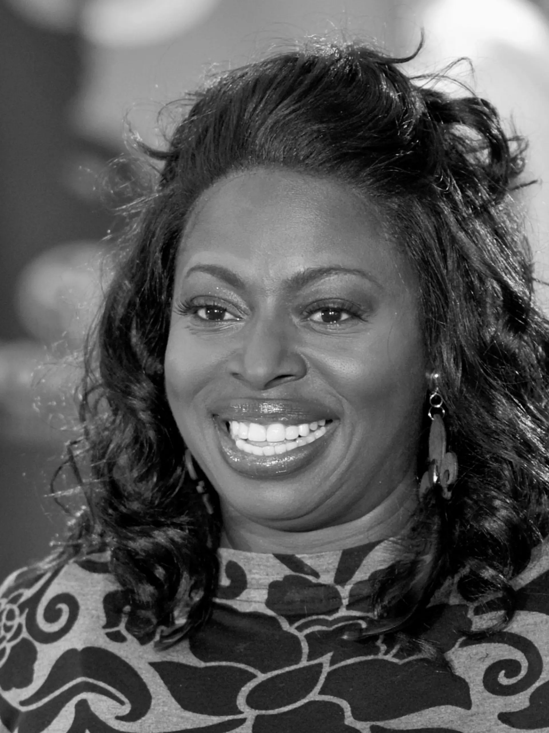 Angie Stone bei einem Gang auf dem roten Teppich anlässlich der Sould Train Awards 2009