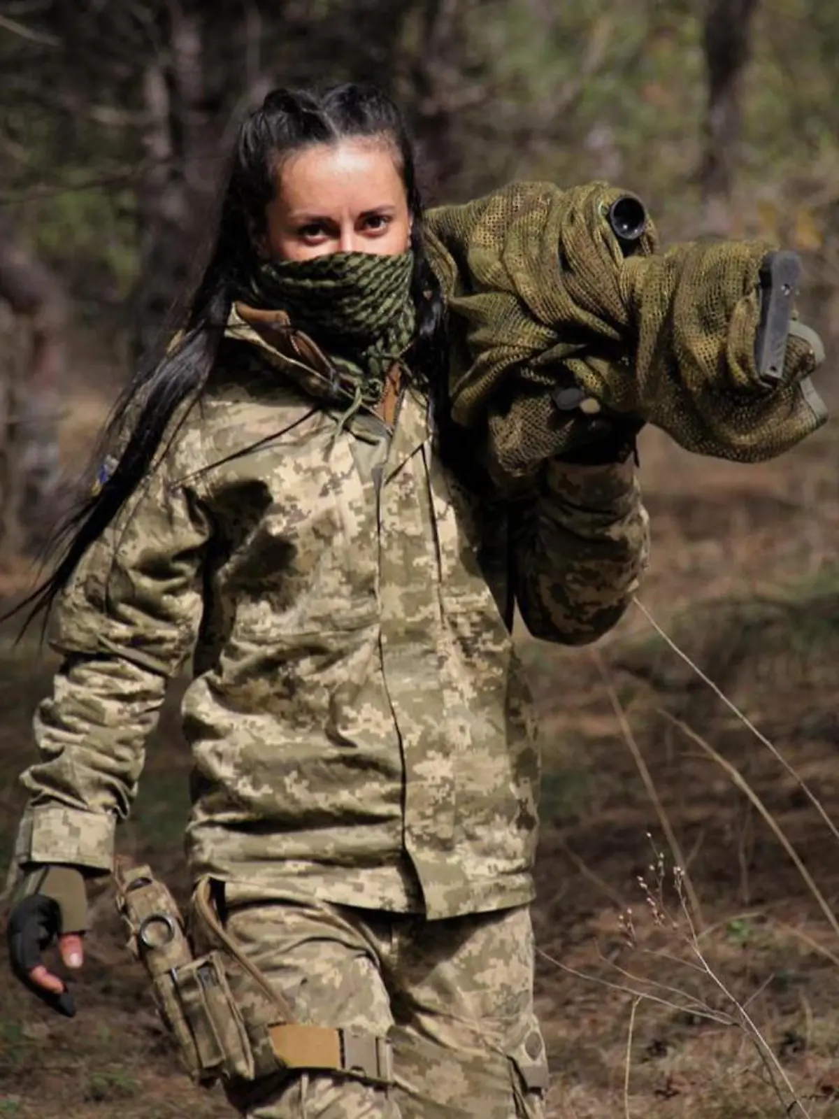 Heldin des modernen Krieges: Ukrainische Scharfschützin "Charcoal" wird vom ukrainischen Militär gefeiert.