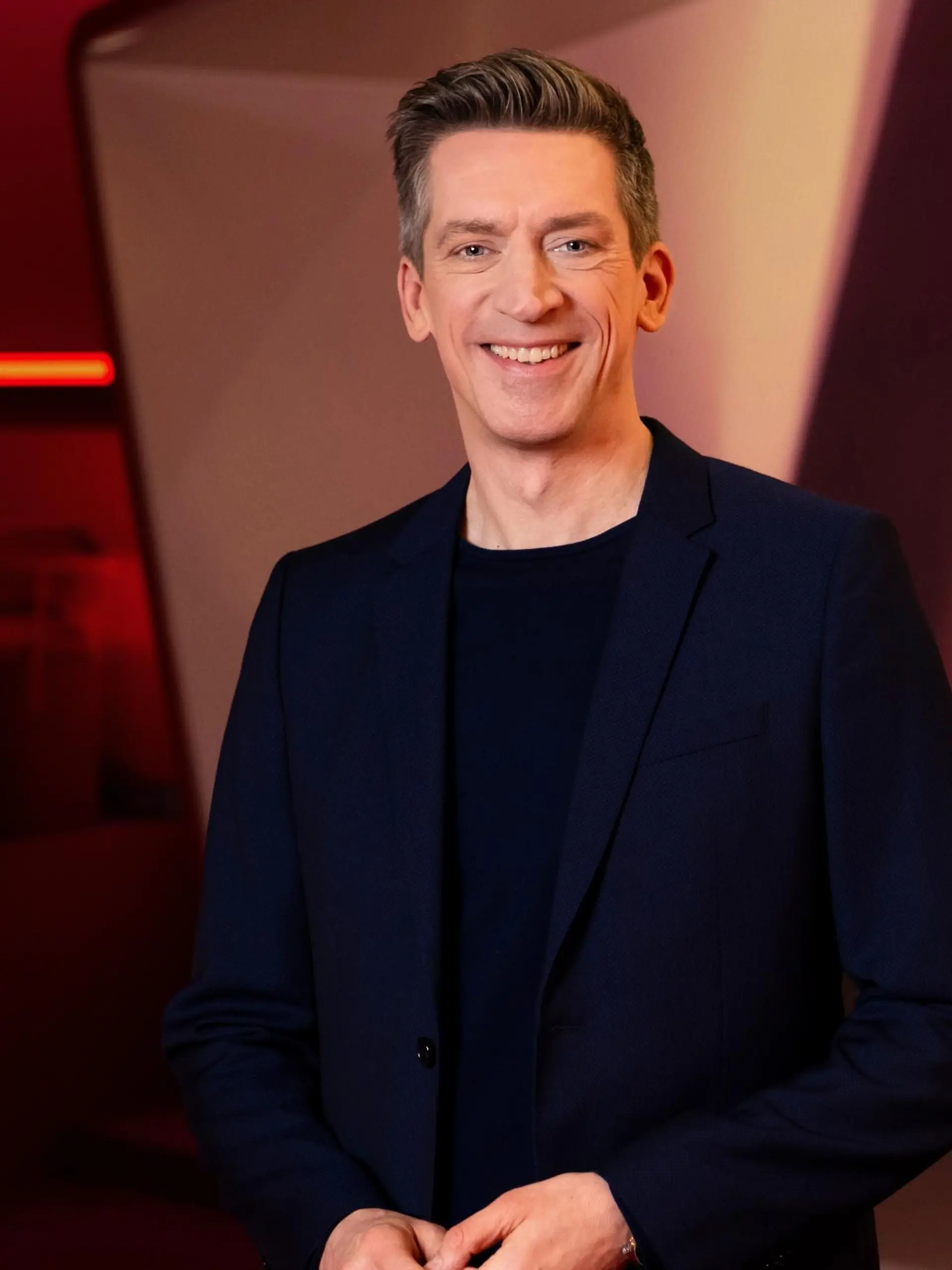 Steffen Hallaschka im Studio von stern TV