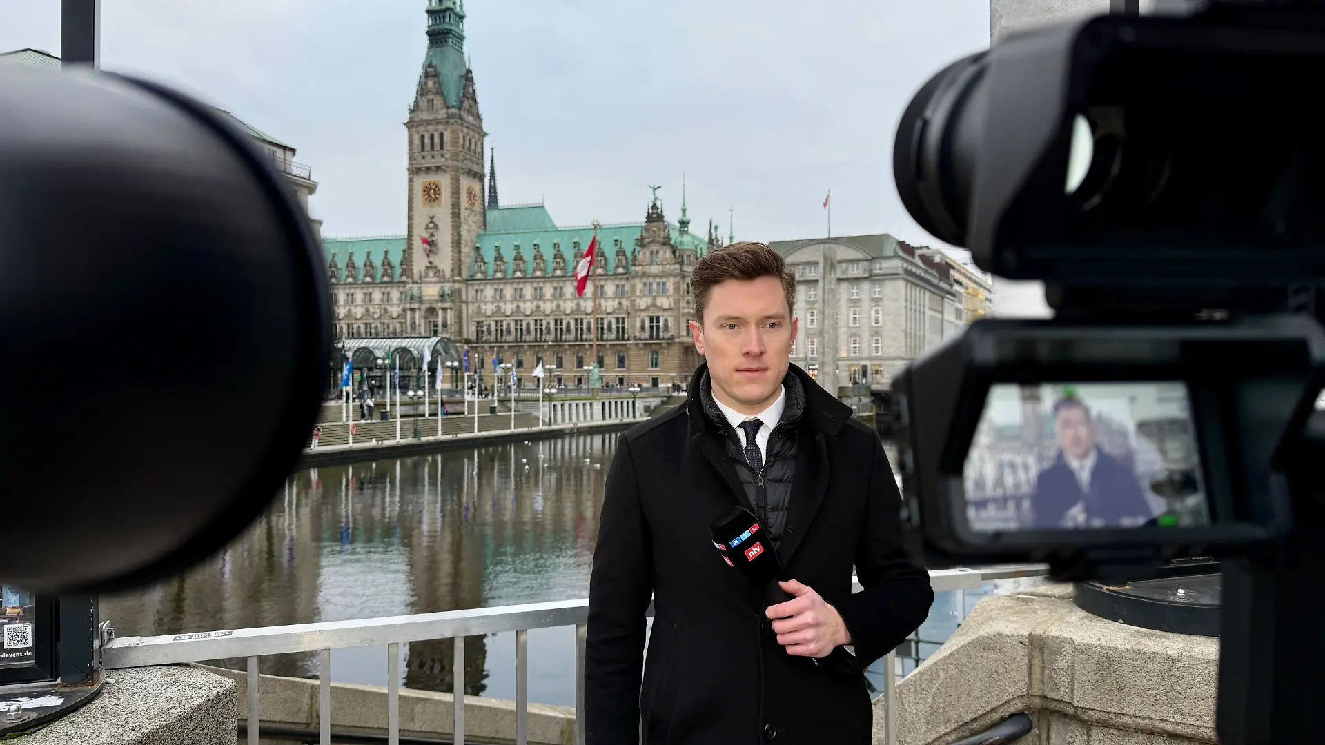 Bastian Vollmer hat den Wahltag in Hamburg begleitet.