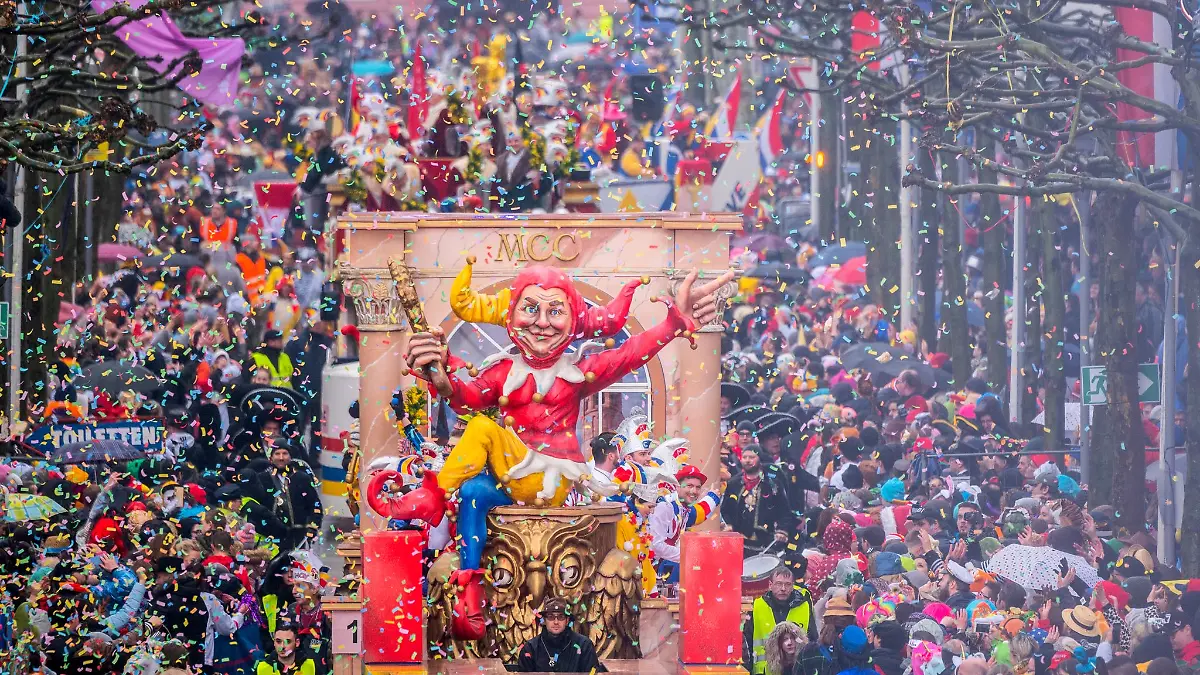 Rund 9.500 Teilnehmer zählt der Mainzer Rosenmontagszug in diesem Jahr (Archivbild).