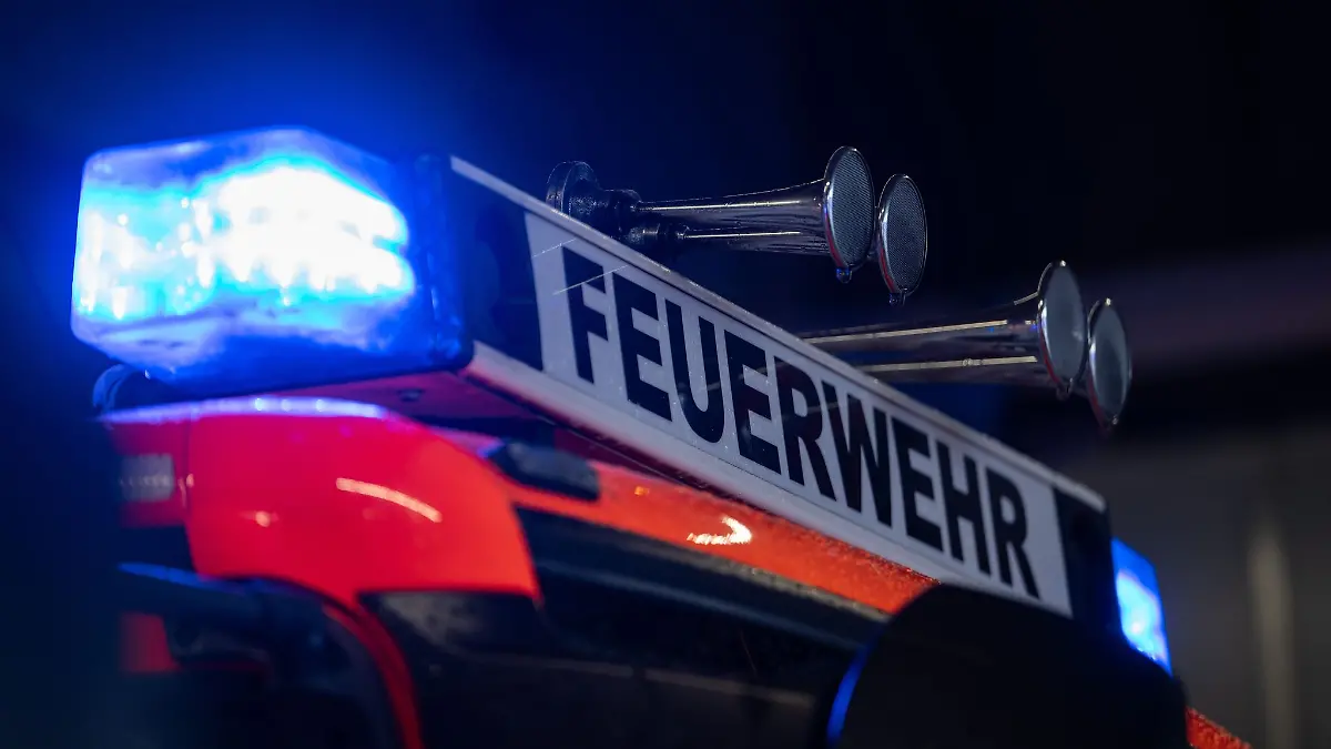 Mehr als eine halbe Million Euro Schaden sind bei einem Brand in Kempten entstanden. (Symbolbild)
