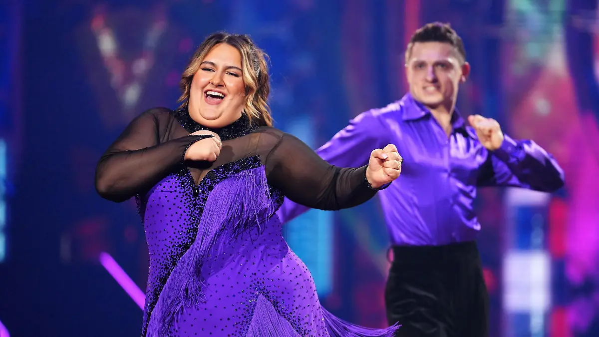 selfiesandra und Zsolt Sándor Cseke tanzen Cha-Cha-Cha.