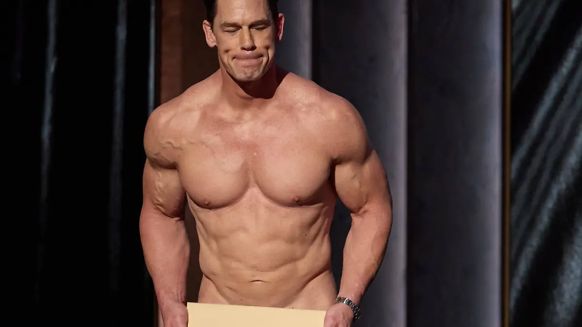 John Cena präsentiert den Oscar für das Beste Kostüm 2024 nackt.