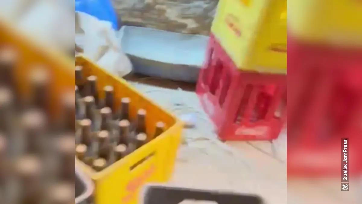 Kind in Kellerloch unter Getränkekisten eingesperrt