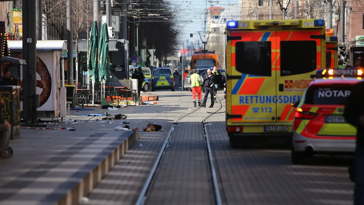 In der Mannheimer Innenstadt läuft ein großer Polizeieinsatz.