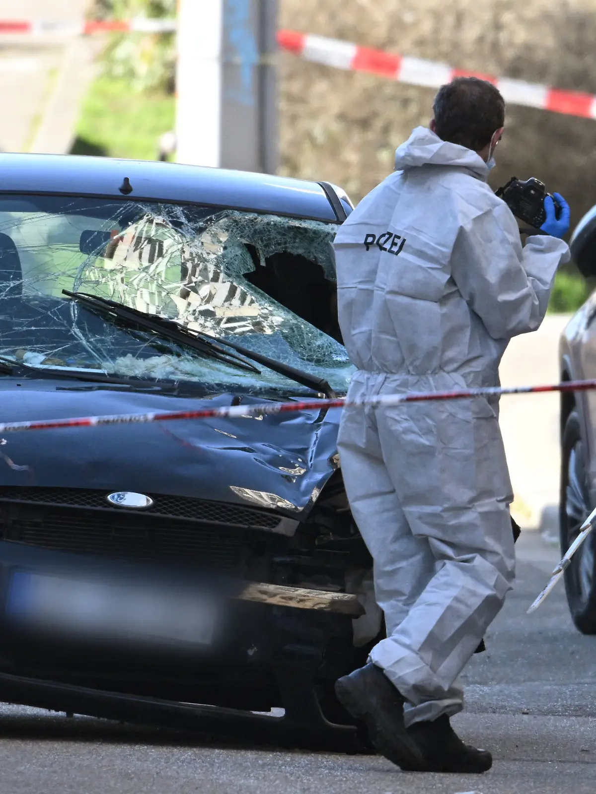 Bild zu: "Hier rast Alexander S. mit dem Ford durch Mannheim, dann kracht er in die Menschenmenge"