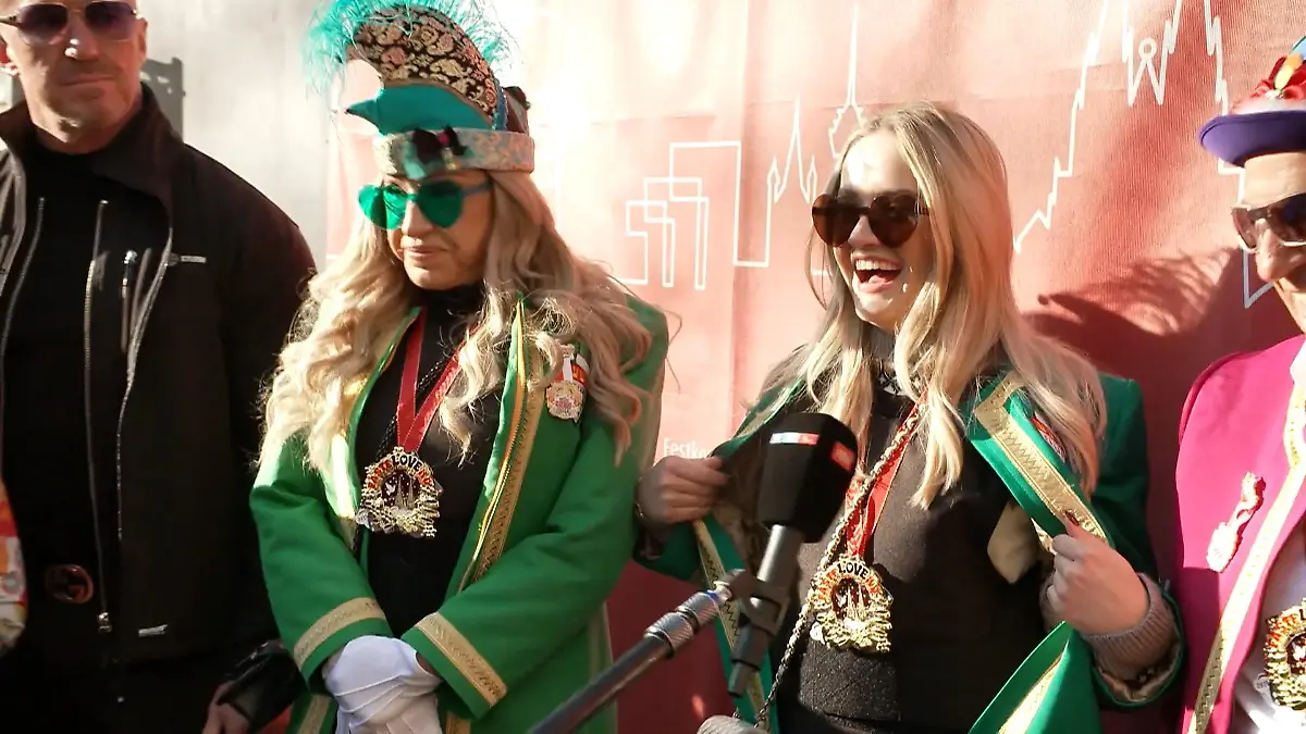 Carmen und Robert in höchster Alarmbereitschaft Die Geissens beim Kölner Karneval