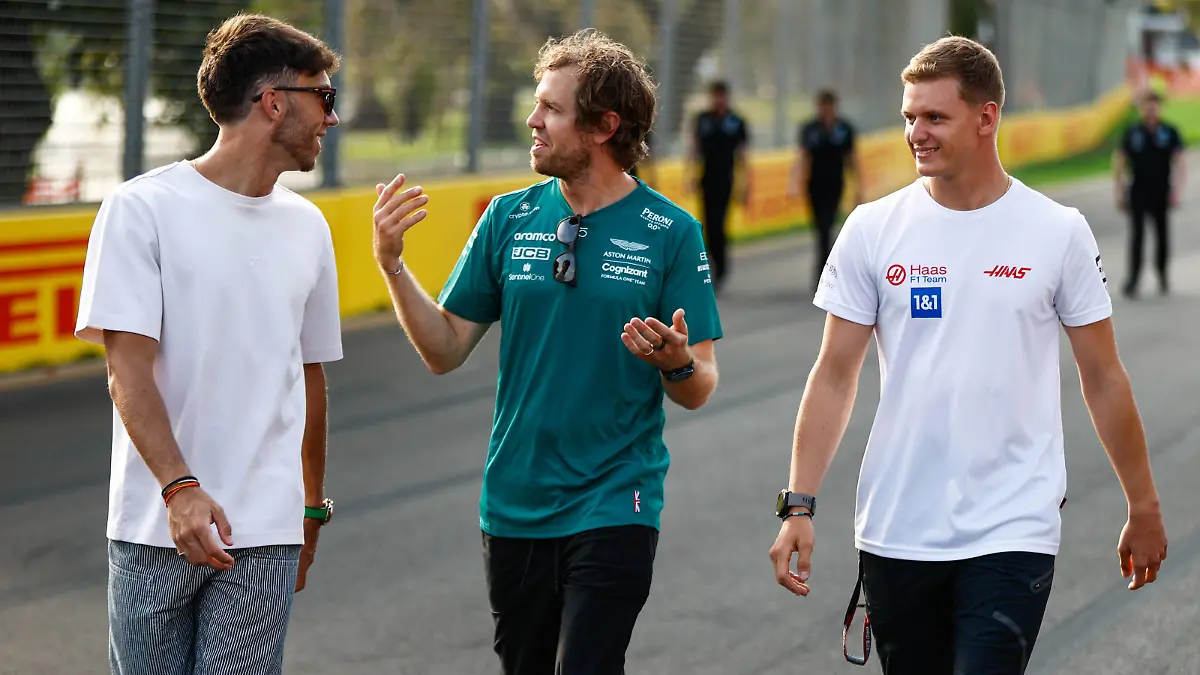 Formula 1 2022: Australian GP MELBOURNE GRAND PRIX CIRCUIT, AUSTRALIA - APRIL 06: Pierre Gasly, Scuderia AlphaTauri, Sebastian Vettel, Aston Martin, and Mick Schumacher, Haas F1 Team, on a track walk during the Australian GP at Melbourne Grand Prix Circuit on Wednesday April 06, 2022 in Melbourne, Australia. Photo by Andy Hone / LAT Images Images PUBLICATIONxINxGERxSUIxAUTxHUNxONLY GP2203_145307_ONY7971