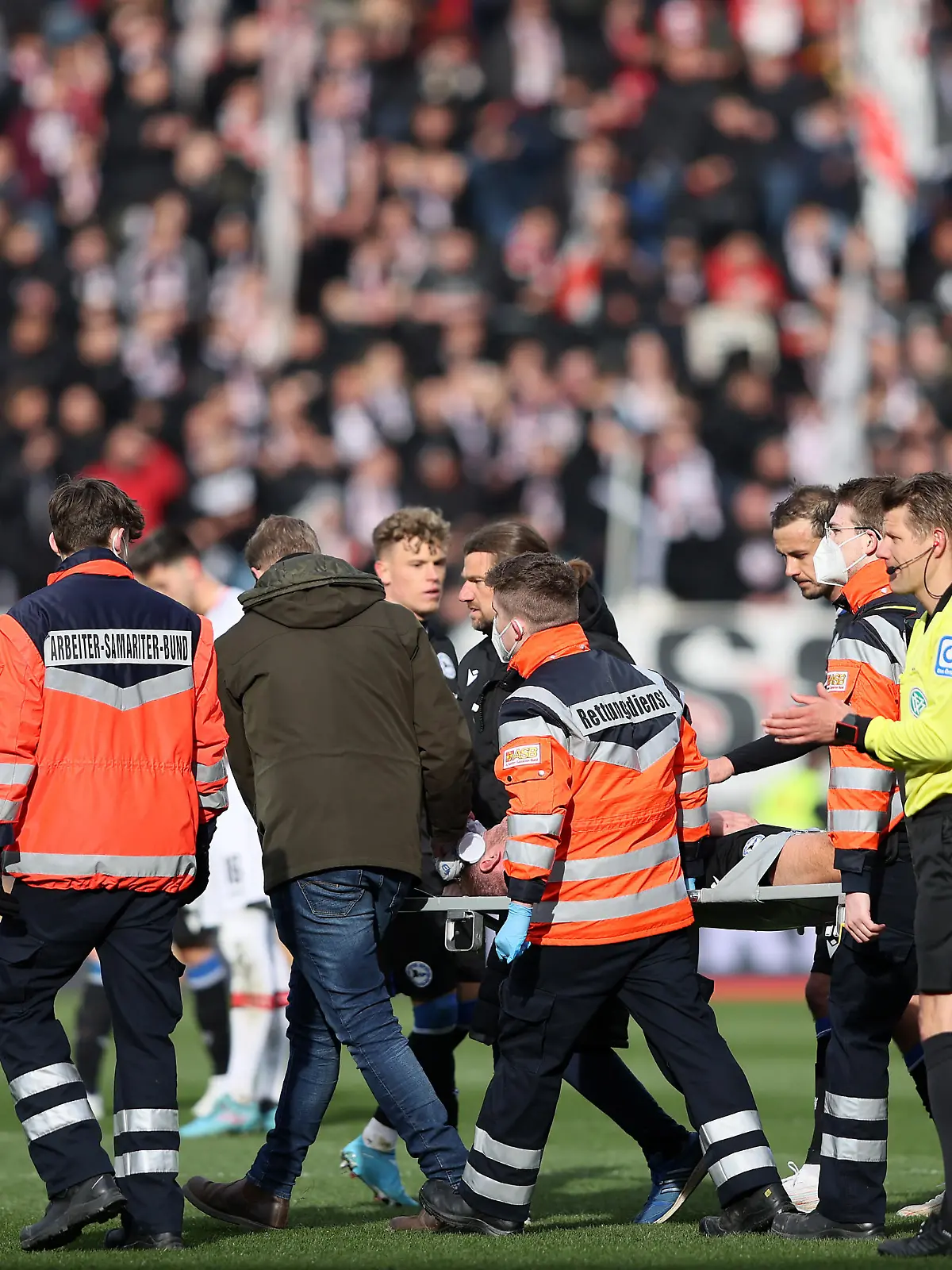 BIELEFELD, GERMANY - APRIL 02: Fabian Klos of DSC Arminia Bielefeld is carried off the pitch injured during the Bundesliga match between DSC Arminia Bielefeld and VfB Stuttgart at Schueco Arena on April 02, 2022 in Bielefeld, Germany. (Photo by Martin Rose/Getty Images)