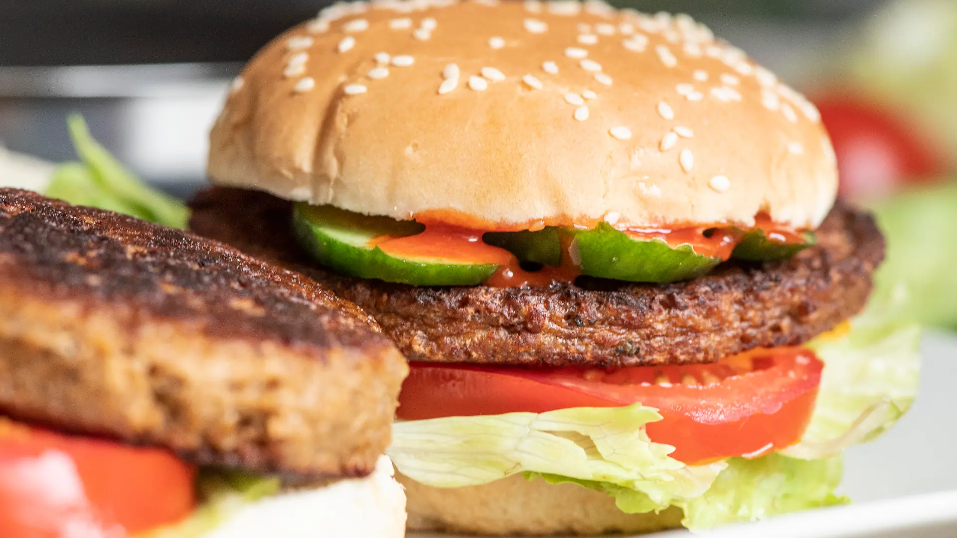 ILLUSTRATION - Burger mit vegetarischem Burger-Patty, aufgenommen am 15.08.2019 in Berlin. Foto: Robert Guenther