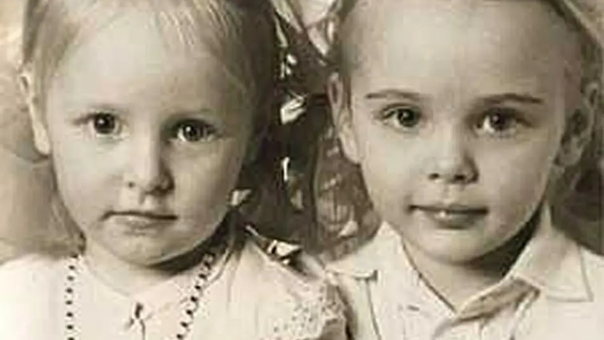 Before rising to power as one of the most infamous leaders in the world, Putin was a playful, hipster-dressing man in love. 1989 - Russia - Daughters of Vladimir Putin. St. Petersburg Russia - ZUMAz03_ 79668004st Copyright: xRussianxArchivesx