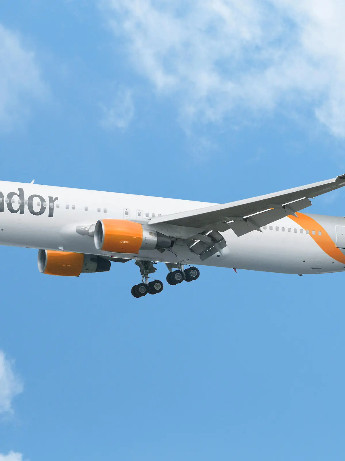 Eine Boeing 767 der Ferienfluggesellschaft Condor im Flug