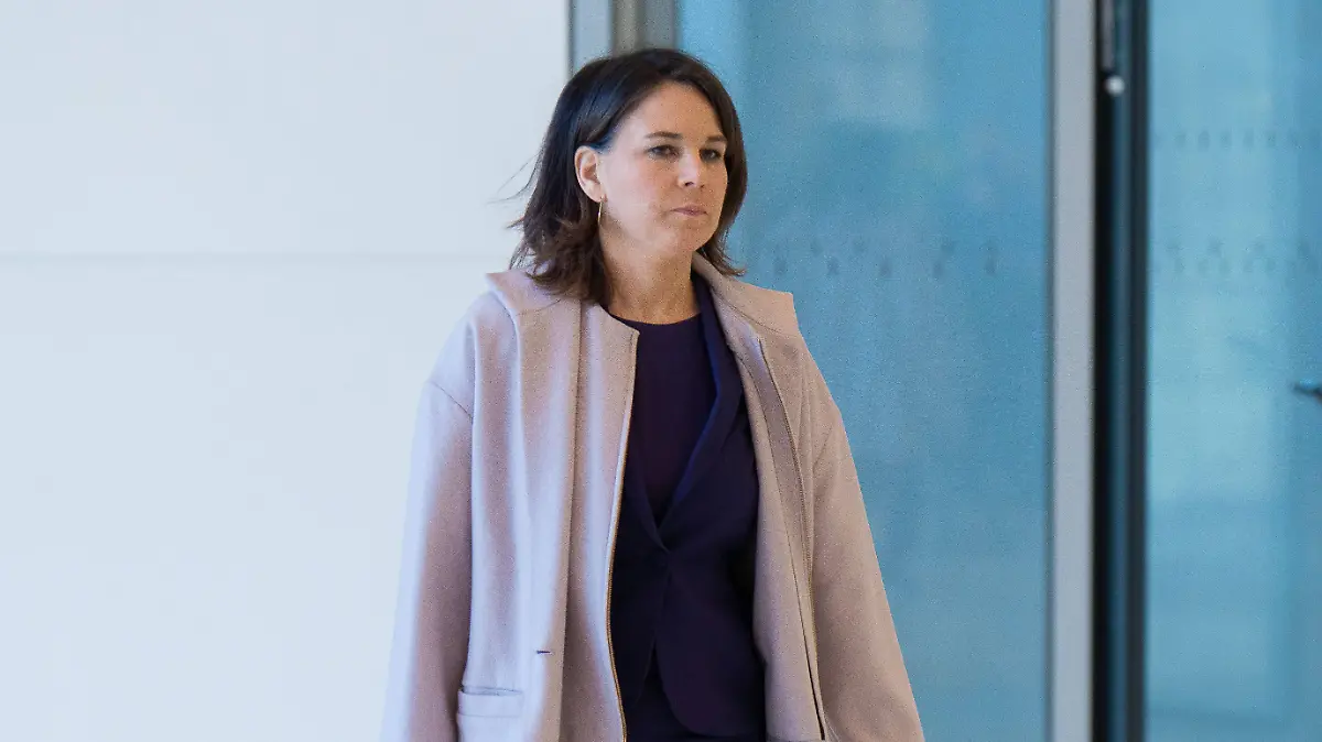 Bundestag, Fraktionssitzung, Außenministerin Annalena Baerbock Bundestag, Fraktionssitzung, Außenministerin Annalena Baerbock Berlin Berlin GER *** Bundestag, parliamentary group meeting, Foreign Minister Annalena Baerbock Bundestag, parliamentary group meeting, Foreign Minister Annalena Baerbock Berlin Berlin GER
