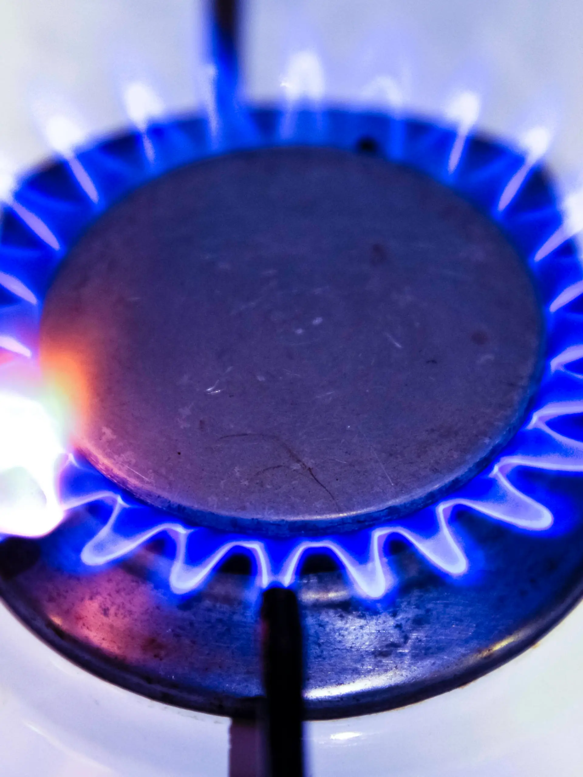  Gasflamme anzünden Mit Gas kochen Erdgas Flamme Gasherd Kochen Energie Preissteigerung Teuerung Inflation Energiepreise 20220224uk535 Hamburg Hamburg Deutschland Germany *** light gas flame cook with gas natural gas flame gas stove cooking energy price increase inflation energy prices 20220224uk535 Hamburg Hamburg Germany Germany Copyright: xUtexKlaphakex