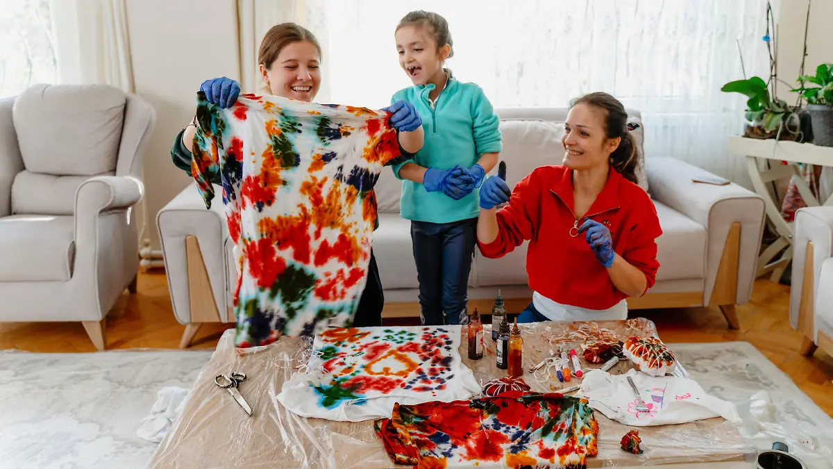 Family making tie dye together