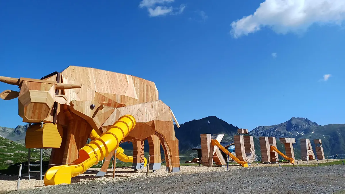 Der Kinder-Spielplatz neben der Drei-Seen-Hütte in Kühtai (Tirol).