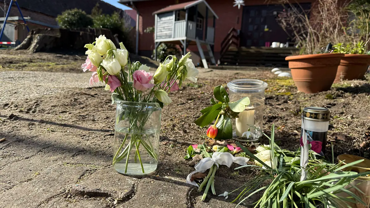 Die Bestürzung in der kleinen Gemeinde ist groß: Viele trauern um die verstorbene Mutter.