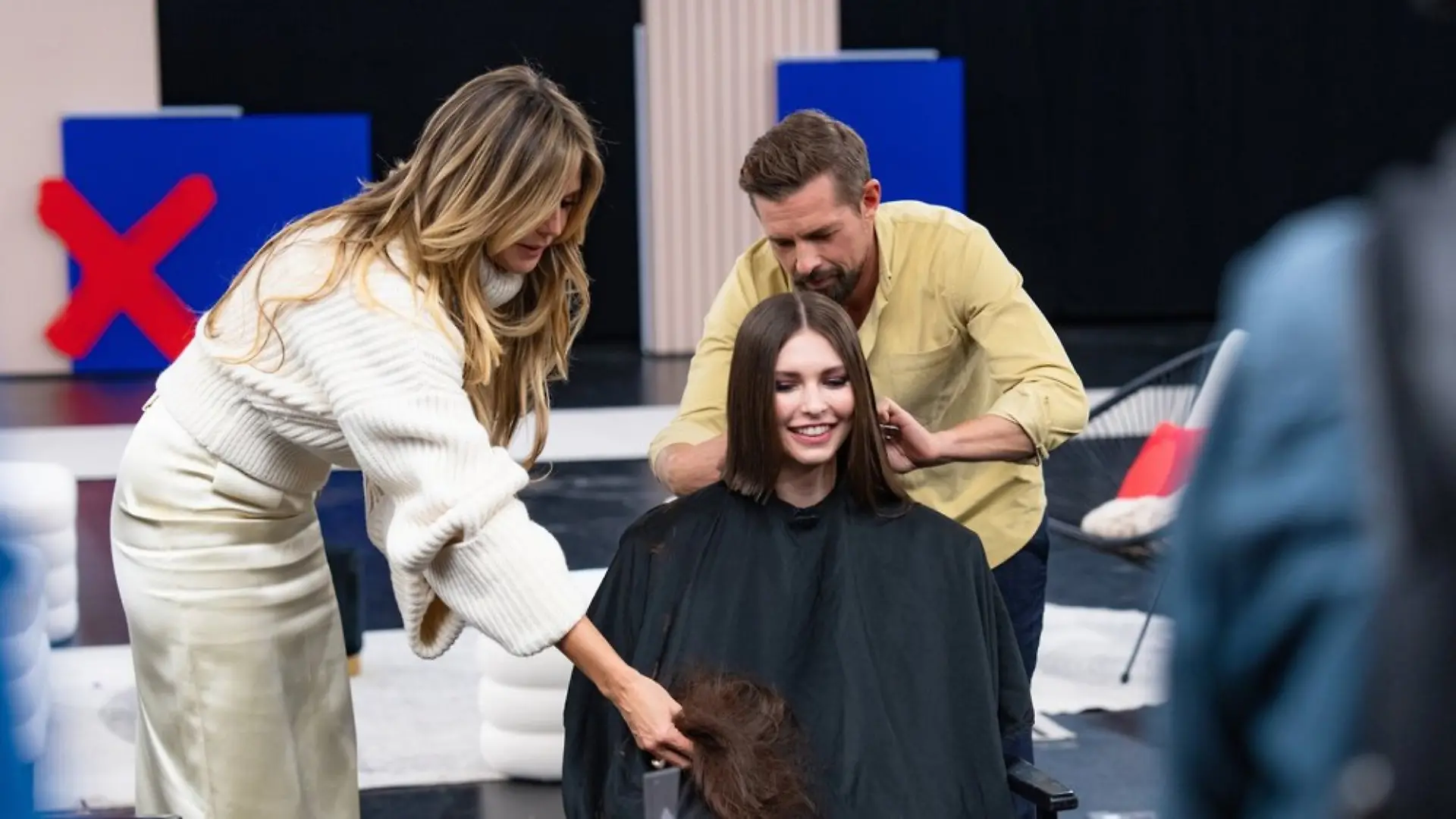 Klaas Heufer-Umlauf greift bei „Germany’s next Topmodel” zur Schere. 