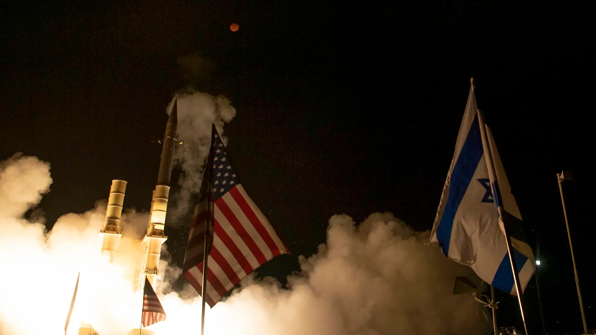News Bilder des Tages 220118 -- JERUSALEM, Jan. 18, 2022 -- An Arrow-3 interceptor is launched at a test site in central Israel on Jan. 18, 2022. Israel and the United States have completed a successful flight test of the Arrow-3 ballistic missile interceptor, the Israeli Ministry of Defense announced on Tuesday. /Handout via Xinhua ISRAEL-U.S-ARROW-3 BALLISTIC MISSILE INTERCEPTOR-TEST IsraelxMinistryxofxDefense PUBLICATIONxNOTxINxCHN