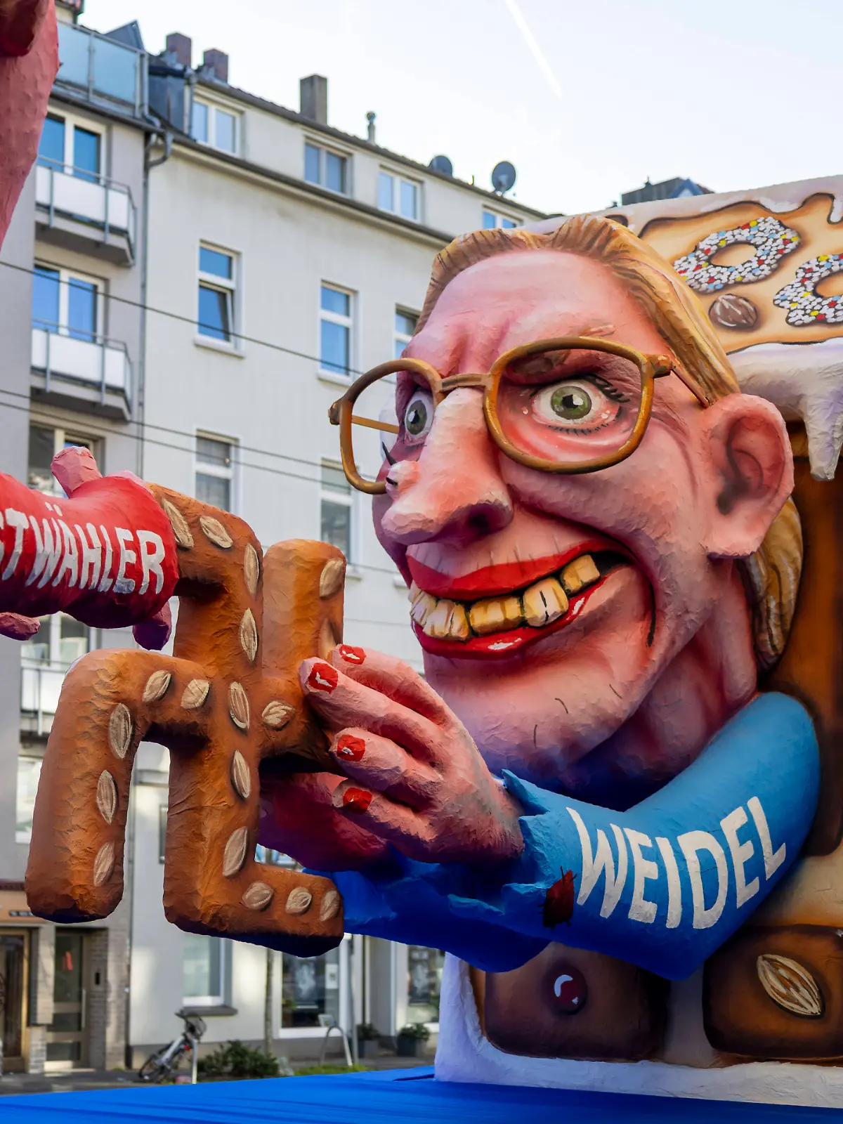 Wegen des Karnevals-Wagens zu Alice Weidel erhält die Polizei mehrere Anzeigen.