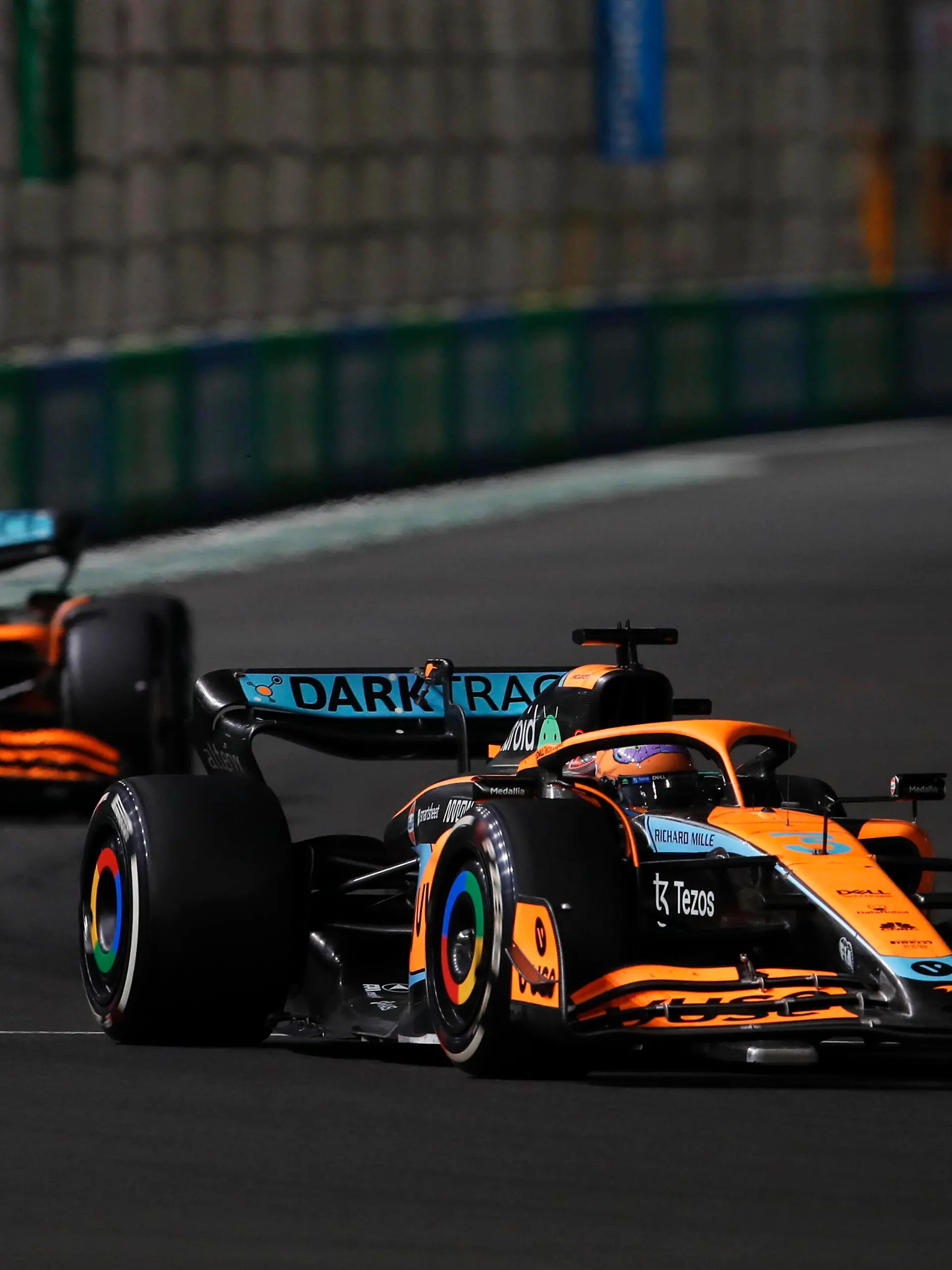  Formula 1 2022: Saudi Arabian GP JEDDAH STREET CIRCUIT, SAUDI ARABIA - MARCH 27: Daniel Ricciardo, McLaren MCL36, leads Lando Norris, McLaren MCL36 during the Saudi Arabian GP at Jeddah Street Circuit on Sunday March 27, 2022 in Jeddah, Saudi Arabia. Photo by Zak Mauger / LAT Images Images PUBLICATIONxINxGERxSUIxAUTxHUNxONLY GP2202_163206_54I6598